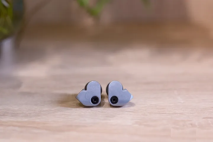 Tai nghe In Ear Moondrop SSR 2-pin 3.5mm - Âm thanh Chất lượng Cao, Phù hợp Nhiều Thể loại Nhạc, Quà Tặng Độc Đáo cho Fan Hâm Mộ