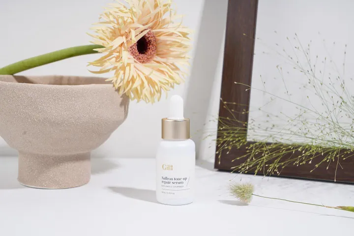 Bộ đôi serum và kem dưỡng sạc nước Gilaa Saffron - Dưỡng trắng, cấp ẩm, nuôi dưỡng da hiệu quả, được chứng nhận KFDA, 20ml + 300g