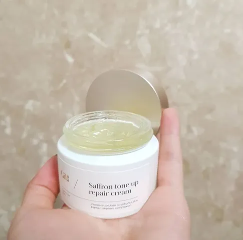 Bộ đôi serum và kem dưỡng sạc nước Gilaa Saffron - Dưỡng trắng, cấp ẩm, nuôi dưỡng da hiệu quả, được chứng nhận KFDA, 20ml + 300g
