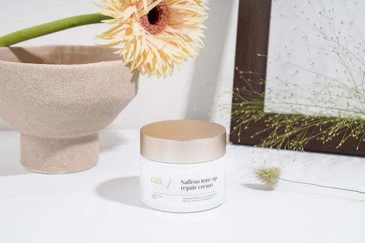 Bộ đôi serum và kem dưỡng sạc nước Gilaa Saffron - Dưỡng trắng, cấp ẩm, nuôi dưỡng da hiệu quả, được chứng nhận KFDA, 20ml + 300g