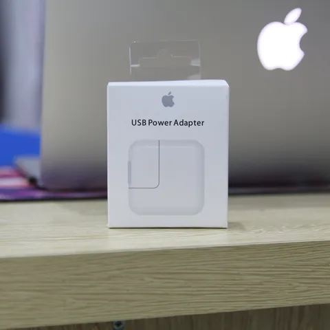 Sạc Apple 12W cho iPad và iPhone - Sạc nhanh, tương thích mọi thiết bị Apple, công suất mạnh mẽ, thiết kế dễ sử dụng, bảo hành 12 tháng.