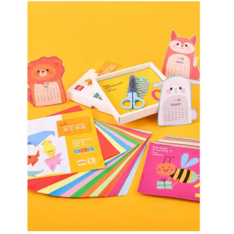 Set Kéo và Giấy Cắt Thủ Công Deli Cho Bé - Bộ Học Tập Sáng Tạo Với 100 Tờ Giấy Hình Họa Ngộ Nghĩnh