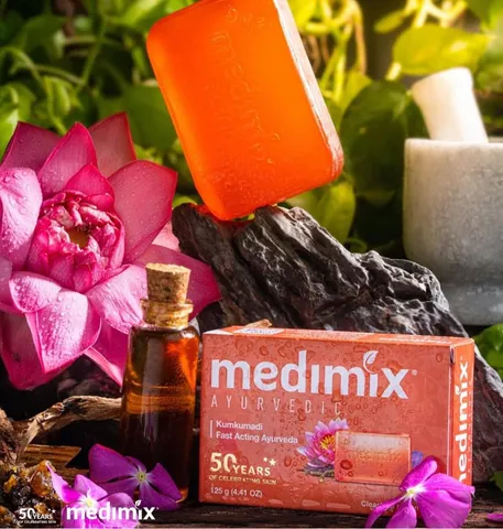 Xà Phòng Medimix Kumkumadi Nghệ Tây Saffron - Dưỡng Da Sáng Mịn, Giảm Mụn, Làm Liền Sẹo 125g