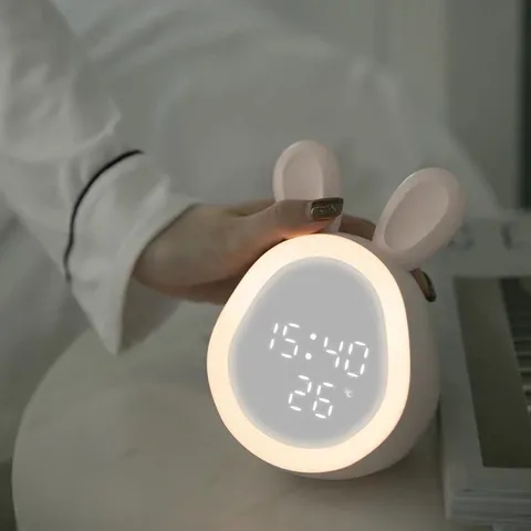 Đồng Hồ Gấu Để Bàn Sạc USB Có Đèn LED Đổi Màu - Đèn Ngủ Thông Minh, Đồng Hồ Báo Thức và Đo Nhiệt Độ Phòng