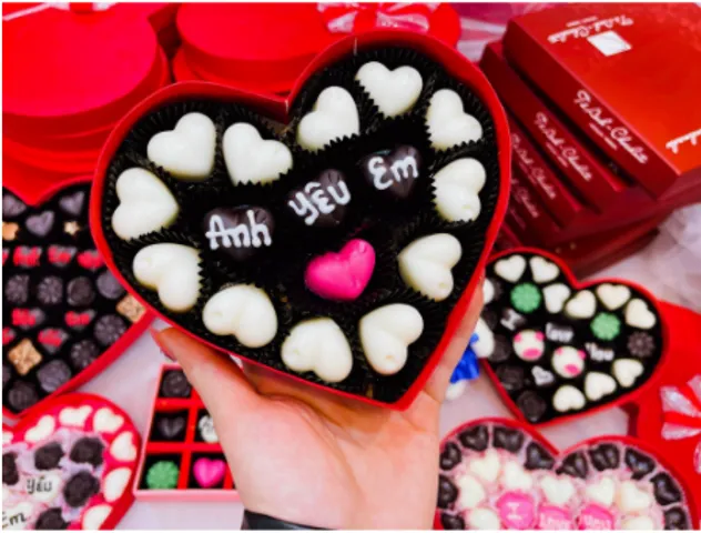Hộp Kẹo Socola Valentine SwettBox Trái Tim Ấn Tượng - Quà Tặng Ngọt Ngào Ngày Lễ Tình Nhân Cho Người Thương
