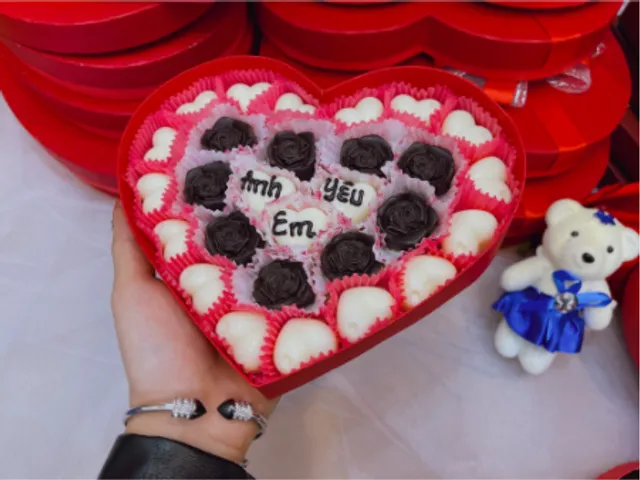 Hộp Kẹo Socola Valentine SwettBox Trái Tim Ấn Tượng - Quà Tặng Ngọt Ngào Ngày Lễ Tình Nhân Cho Người Thương