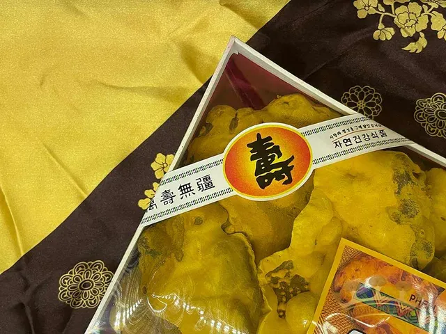 Nấm linh chi vàng Thượng Hoàng 365 Hàn Quốc - Thực phẩm dinh dưỡng hỗ trợ sức khỏe, làm đẹp da và tăng cường đề kháng