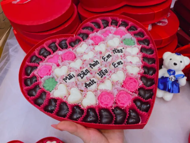 Socola Valentine Trái Tim SwettBox V7 - Hộp Quà Ngọt Ngào Cao Cấp Nhập Khẩu, Trang Trí Đẹp Mắt Dành Cho Các Cặp Đôi