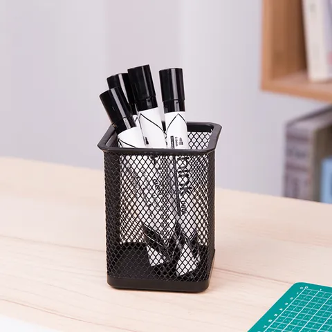 Bút Dạ Bảng Deli Hộp 12 Chiếc EU00130/EU00630 - Bút Viết Màu Xanh Đen Đỏ Chất Liệu PP, An Toàn Không Độc Hại, Tiện Dụng Cho Dùng Hàng Ngày