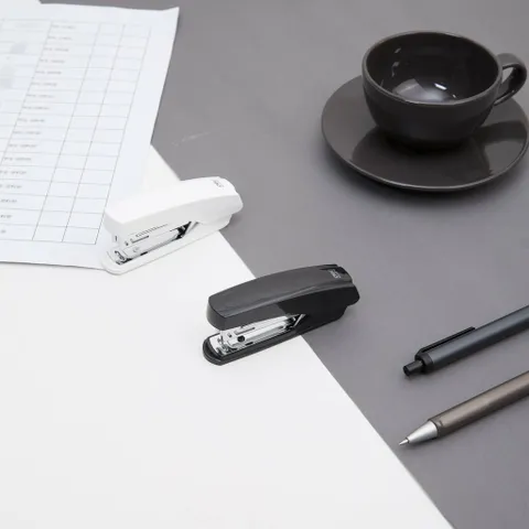 Dập ghim Deli E0238 10 trang chắc chắn, bền đẹp cho văn phòng - Tiện lợi, dễ sử dụng, lý tưởng đóng tài liệu học tập và công việc