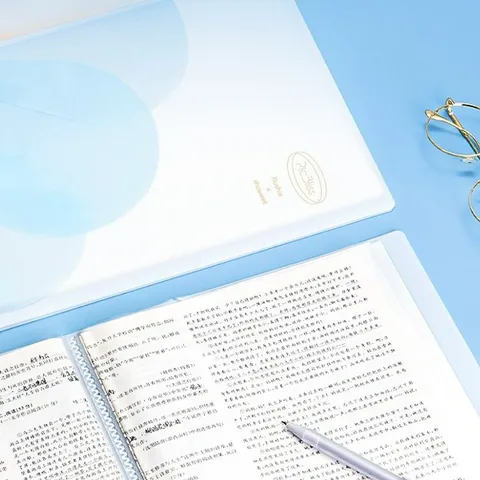 File Lá Học Sinh A4 Deli 30 Lá 72684 Trong Suốt - Bìa Kẹp Tài Liệu Màu Sắc Dễ Thương Cho Học Sinh và Nhân Viên Văn Phòng