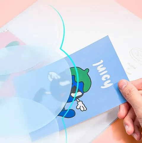 File Lá Học Sinh A4 Deli 40 Lá 72685 Nhiều Màu - Chất Liệu PP Trong Suốt, Kèm Sticker Dễ Thương, Đồ Dùng Học Tập Thời Trang