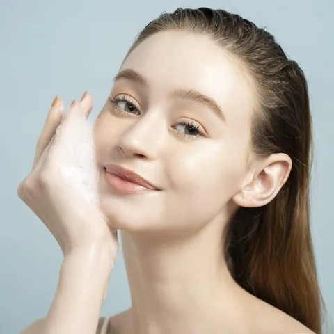 Gel rửa mặt Emmié Soothing & Hydrating - Dịu nhẹ, cấp ẩm sâu cho da nhạy cảm 180ml - Mỹ phẩm làm đẹp phục hồi da