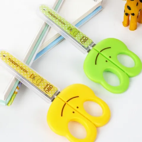 Kéo Thủ Công Học Sinh Deli 6031 - Chất Liệu Nhựa ABS, Có Nắp Bảo Vệ, Lưỡi Thép Không Gỉ, Tiện Dụng Cho Văn Phòng và Học Tập