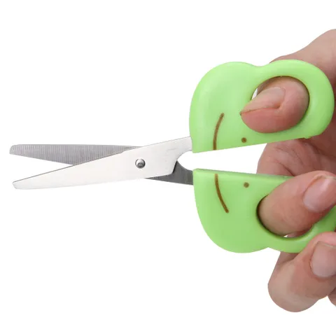 Kéo Thủ Công Học Sinh Deli 6031 - Chất Liệu Nhựa ABS, Có Nắp Bảo Vệ, Lưỡi Thép Không Gỉ, Tiện Dụng Cho Văn Phòng và Học Tập
