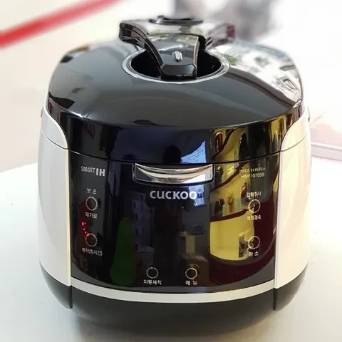 Nồi Cơm Điện Cao Tần Cuckoo 1.8L CRP-HMF1070SB - Công Nghệ Nấu Nhanh, Tự Động Vệ Sinh, Sang Trọng Đen Trắng