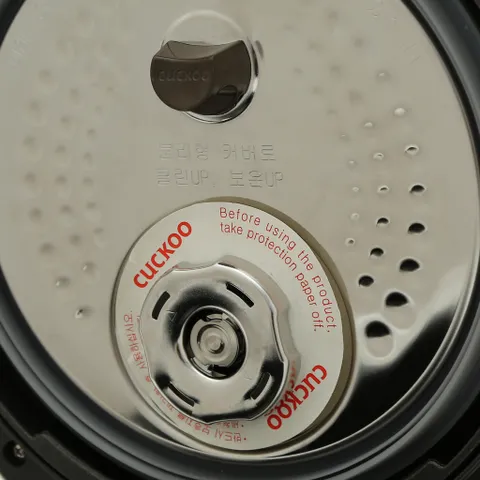 Nồi Cơm Điện Cao Tần Cuckoo 1.8L CRP-HN1056F – Công Nghệ IH Nấu Cơm Nhanh Chóng, Tiết Kiệm Thời Gian Cho Gia Đình 4-5 Thành Viên