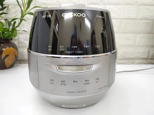 Nồi Cơm Điện Cao Tần Cuckoo CRP-FHTR0610FS 1.08L - Công Nghệ Áp Suất Kép, Nấu Nhanh, Dành Cho 2-6 Người, Thiết Kế Hiện Đại