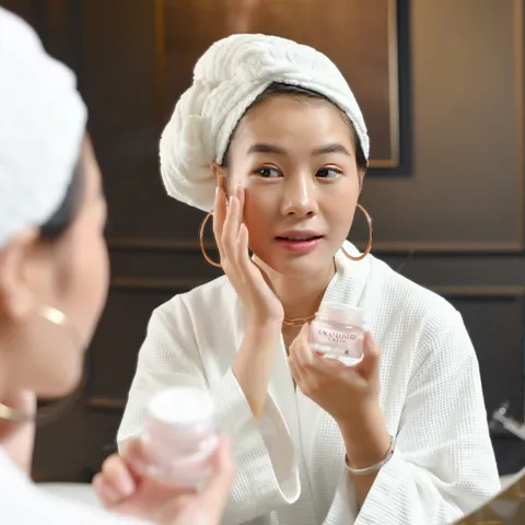 Kem Dưỡng Ngày Laco Luxury Cream Chiết Xuất DNA Cá Hồi - Phục Hồi Da, Chống Nắng, Dưỡng Trắng, Thay Kem Nền 30g