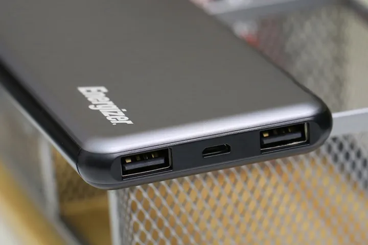 Pin sạc dự phòng Energizer UE10046 10.000 mAh Polymer - 2 cổng USB, thiết kế gọn nhẹ, sạc nhanh cho điện thoại và thiết bị di động