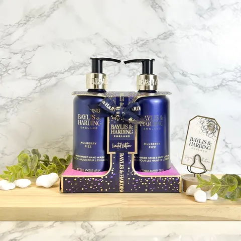 Set Nước Rửa Tay và Dưỡng Thể Baylis & Harding Mulberry Fizz - Chăm Sóc Da Hoàn Hảo, Thuần Chay, Hương Dâu Tầm Tươi Mát