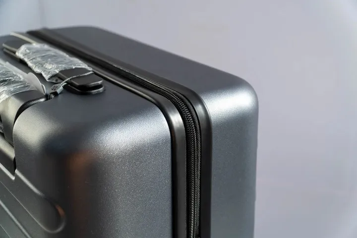 Vali Du Lịch Xiaomi 90 Point - Polycarbonate Bền Bỉ, Chống Va Đập, 4 Bánh Xoay 360 Độ - Lựa Chọn Tối Ưu Cho Mọi Chuyến Đi