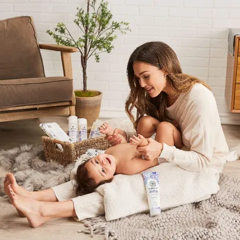 Lotion Dưỡng Ẩm Honest Lavender Cho Trẻ Nhỏ & Mẹ Bầu - Kem Dưỡng Da Từ Thiên Nhiên Giúp Da Mềm Mại, Không Chứa Hóa Chất Nhân Tạo