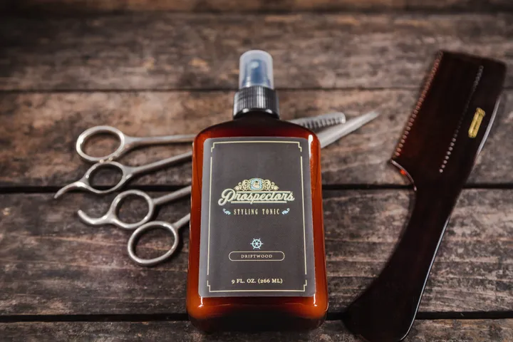 Xịt Dưỡng Tạo Kiểu Tóc Prospectors Styling Tonic 266ml - Xịt Giữ Nếp Tóc Chất Lượng Cao, Hỗ Trợ Tạo Kiểu Mượt Mà, Không Bết Dính