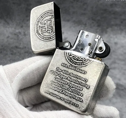 Bật Lửa Zippo 1941 Replica - Kỷ Niệm 40 Năm Ngày Lịch Sử, Chất Liệu Đồng Thau Chắc Chắn, Quà Tặng Sang Trọng Cho Người Hâm Mộ