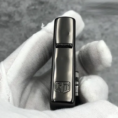 Bật lửa Zippo Emblem BK GT-R ZA-5-206B - Bật lửa chống gió cao cấp với thiết kế sang trọng và logo GT-R, thích hợp cho tín đồ đam mê xe hơi.