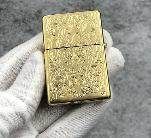 Bật lửa Zippo Lion Guard Gold ZA-1-35A Màu Vàng Sang Trọng - Họa Tiết Đầu Sư Tử Quyền Uy, Bền Bỉ, Dễ Dàng Sử Dụng