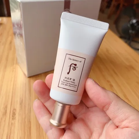 Kem Chống Nắng Whoo Radiant White Tone Up SPF 50+/PA++++ - Dưỡng Trắng, Nâng Tông Da, Chất Kem Mỏng Nhẹ, Không Nhờn Dính