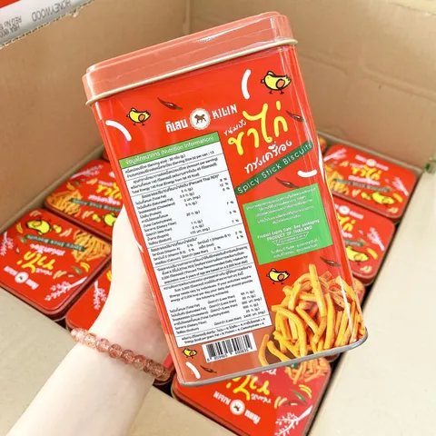 Bánh Que Cay Kilin Spicy Stick Biscuits Thái Lan Hộp Thiếc - Món Ăn Vặt Siêu Cay Thích Hợp Nhâm Nhi Khi Xem Phim, Uống Bia