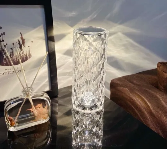 Đèn Ngủ Pha Lê Cảm Biến Hình Hoa Hồng - Điều Khiển Từ Xa 16 Màu Sắc, Ánh Sáng Dịu Nhẹ Cho Phòng Ngủ Lãng Mạn