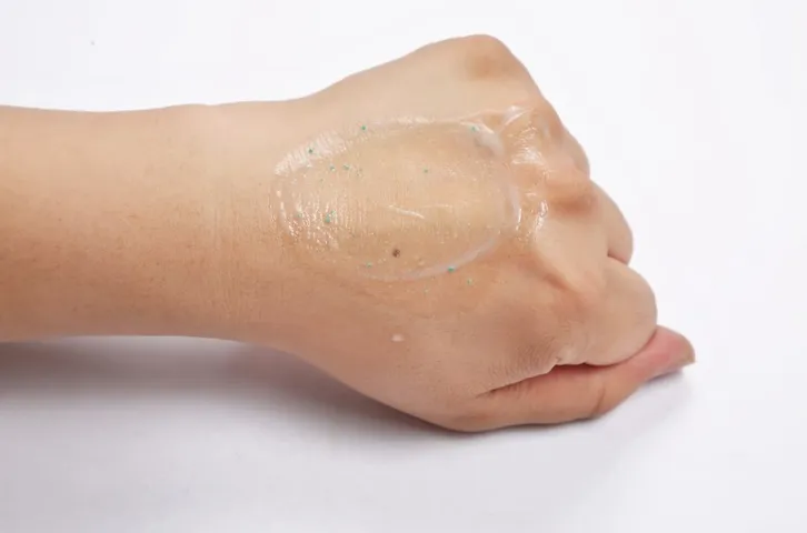 Gel tẩy da chết Bella Aurora 75ml - Giúp làm sáng da, loại bỏ tế bào chết và cải thiện đốm nâu trên da mặt