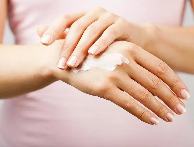 Kem Dưỡng Da Tay Bruno Vassari Body Care Age-Control 75ml - Giàu Vitamin, Ngừa Nếp Nhăn, Hấp Thụ Nhanh, Không Nhờn Dính