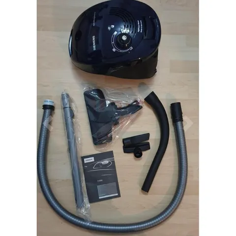 Máy Hút Bụi Siemens VS06B112A - Công Suất 700W, Thiết Kế Thông Minh, Lọc Bụi Tiêu Chuẩn Châu Âu - Giải Pháp Dọn Dẹp Hiệu Quả Cho Mọi Gia Đình