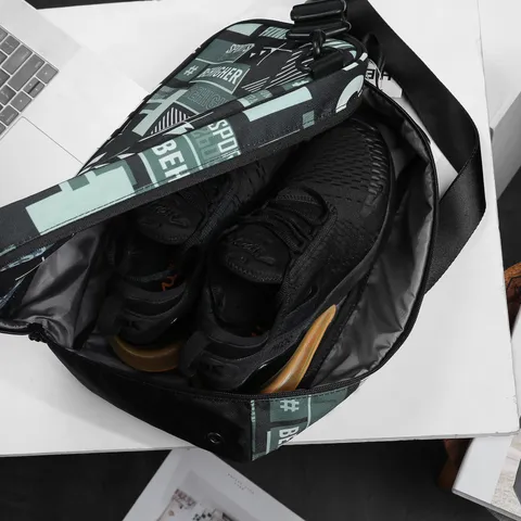 Túi đựng giày Hier Graphic Shoebox - Dụng cụ thể thao tiện lợi với quai đeo và ngăn zip cho đồ cá nhân, chất liệu chống thấm 100% Polyester
