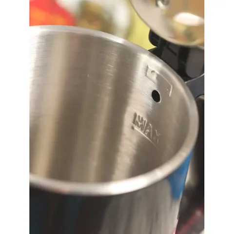 Ấm Siêu Tốc Chefman CM-722 2L - Đun Nước Sôi Nhanh 1.500W, Thiết Kế Hiện Đại, An Toàn, Tiết Kiệm Điện