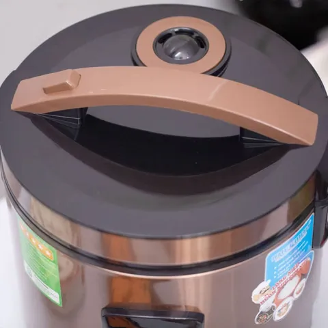 Nồi cơm điện Chefman CM-1212 1.2L - Thiết kế hiện đại màu vàng đồng, dễ sử dụng cho gia đình nhỏ hoặc người độc thân
