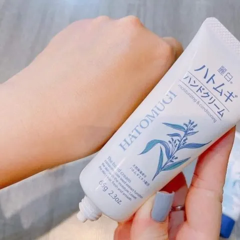 Kem Dưỡng Da Tay Hatomugi Moisturizing - Chiết Xuất Ngọc Trai và Hạt Ý Dĩ, 65g - Cấp Ẩm Mềm Mại 