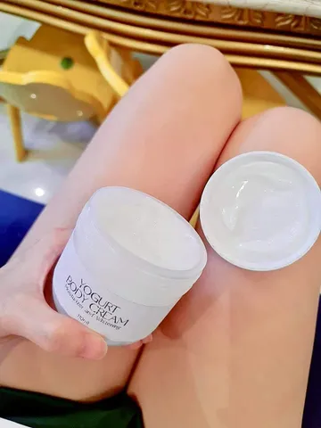 Kem Dưỡng Thể Trắng Da Toàn Thân Yogurt Body Cream 110g - Cấp Ẩm, Nuôi Dưỡng Da Mịn Màng, Không Gây Nhờn Rít, Hanayuki