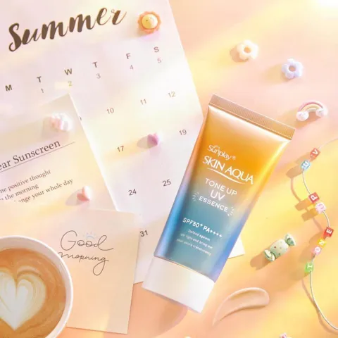 Kem Chống Nắng Sunplay Skin Aqua Tone Up UV Essence Latte Beige SPF50+ PA++++ - Giữ ẩm, Nâng tông da, Phù hợp cho da thường và da khô