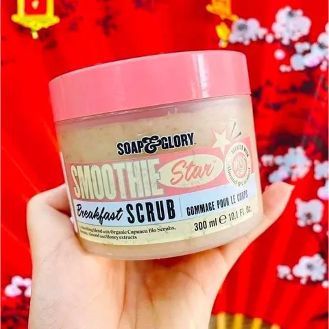 Tẩy Tế Bào Chết Body Soap and Glory Smoothie Star Breakfast Scrub 300ml - Làm Sạch Lỗ Chân Lông, Da Mịn Màng Tươi Sáng