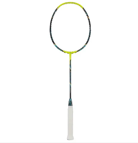 Vợt cầu lông Kawasaki Passion P20 siêu nhẹ - Thiết kế Đen Vàng thời trang, trọng lượng 5U, sức căng 28Lbs, hoàn hảo cho các trận đấu cầu lông