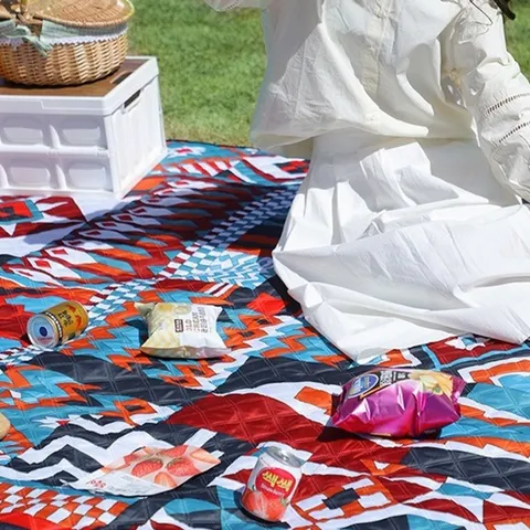 Thảm Dã Ngoại Ngoài Trời Họa Tiết Độc Đáo - Thảm Picnic Gọn Nhẹ Cho Cắm Trại và Du Lịch, Kích Thước 200x200cm