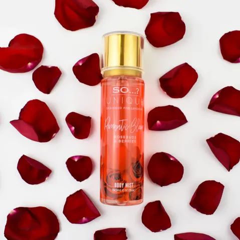 Xịt thơm cơ thể So...? Unique Romantic Bloom 150ml - Nụ hồng & quả mọng đỏ, lưu hương 6 giờ, sản phẩm thuần chay, độc đáo cho phái đẹp.