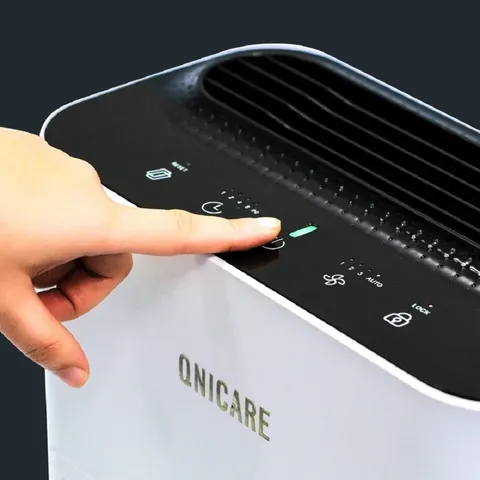 Máy Lọc Không Khí Qnicare AIRQ-300 Bánh Xe Quay 360 Độ - Bộ Lọc Hepa H13, Tiện Di Chuyển, Diện Tích Lọc 99m²