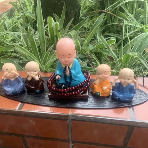 Bộ 4 Chú Tiểu và Hòa Thượng Trang Trí Bàn Làm Việc Ô Tô - Tượng Nhỏ Xinh Làm Quà Tặng Ý Nghĩa