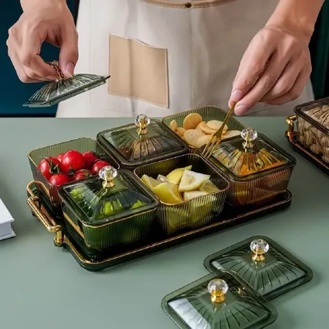 Khay Đựng Mứt Kẹo Tết 6 Ngăn Có Nắp - Khay Đựng Gia Vị Chất Liệu Nhựa Cao Cấp, Thiết Kế Sang Trọng Cho Bàn Tiệc Ngày Tết